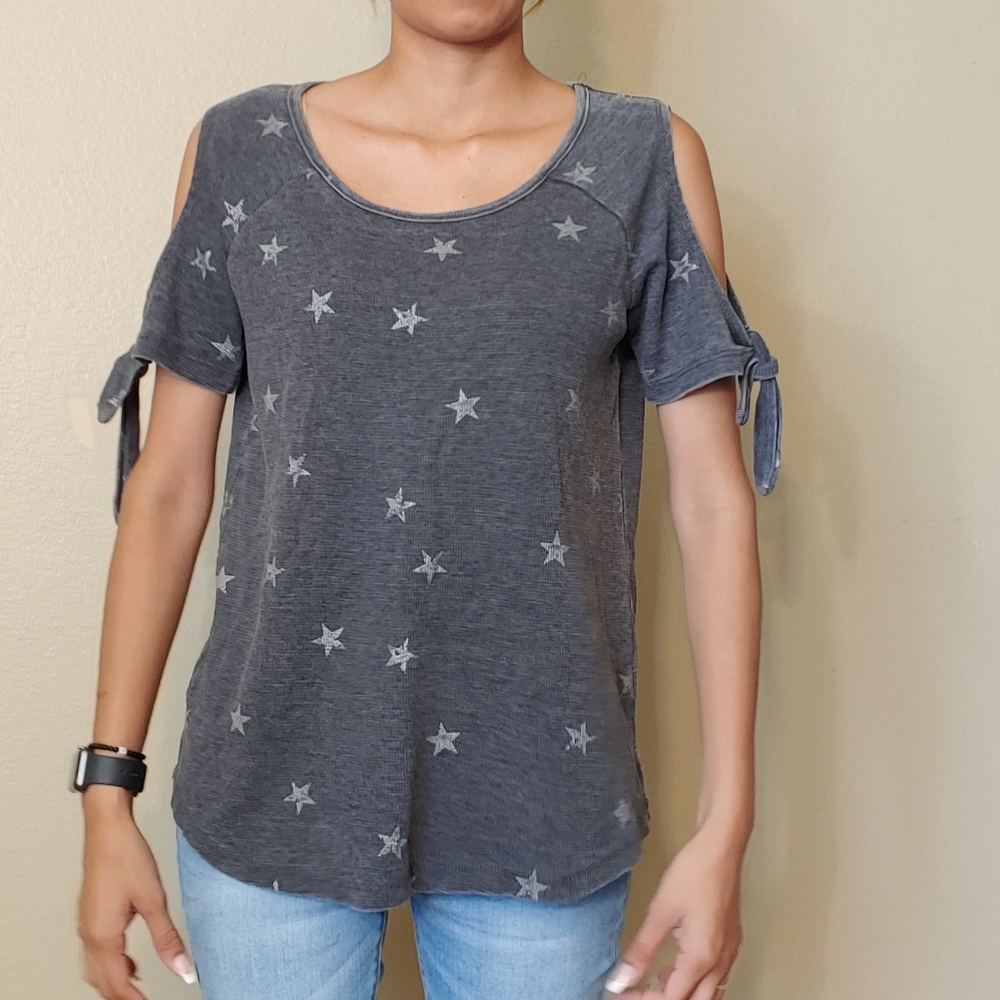 Jane and Delancey - Cold Shoulder Star short sleeve Shirt  - Size S
